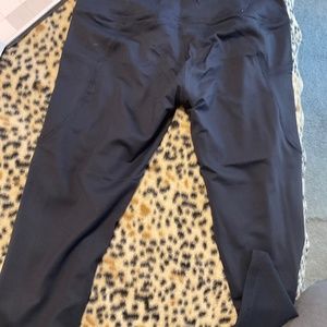 Stelle woman’s Capri yoga pants, navy blue, size large, runs small, see meas.